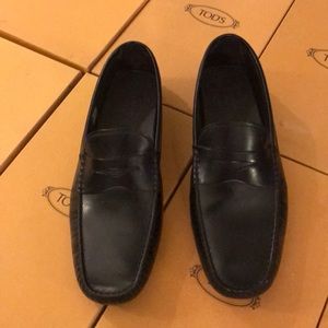 Tod’s Gommino leather loafers black